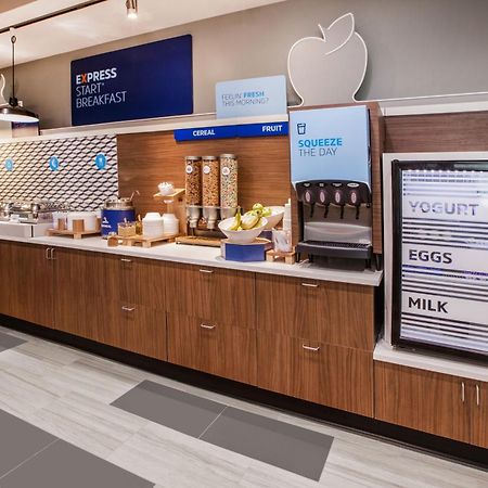 Holiday Inn Express & Suites - Toronto Airport South By Ihg Eksteriør billede