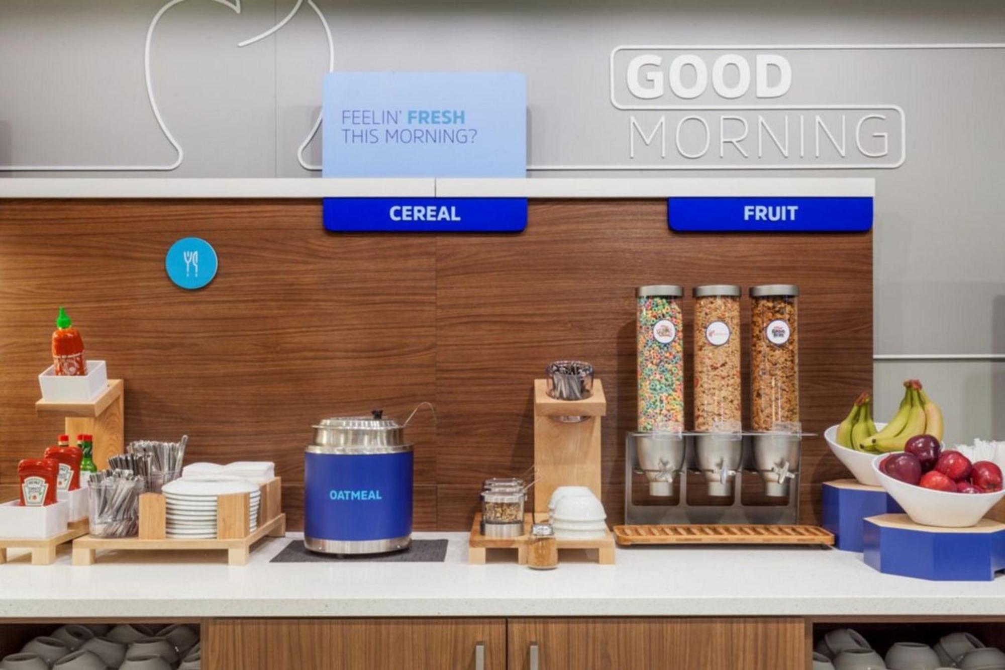 Holiday Inn Express & Suites - Toronto Airport South By Ihg Eksteriør billede