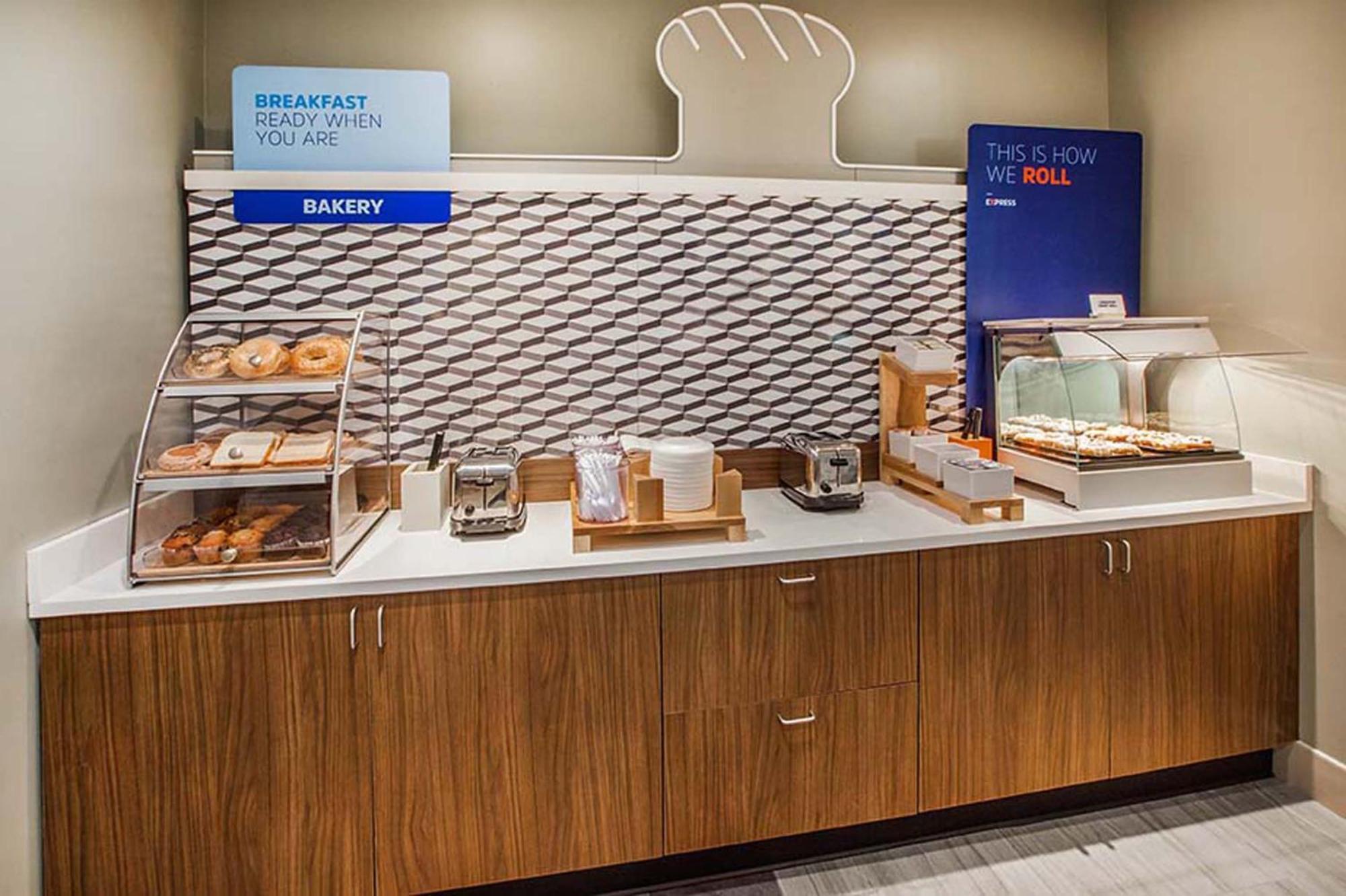 Holiday Inn Express & Suites - Toronto Airport South By Ihg Eksteriør billede