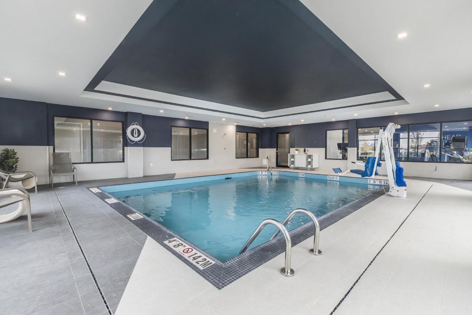 Holiday Inn Express & Suites - Toronto Airport South By Ihg Eksteriør billede