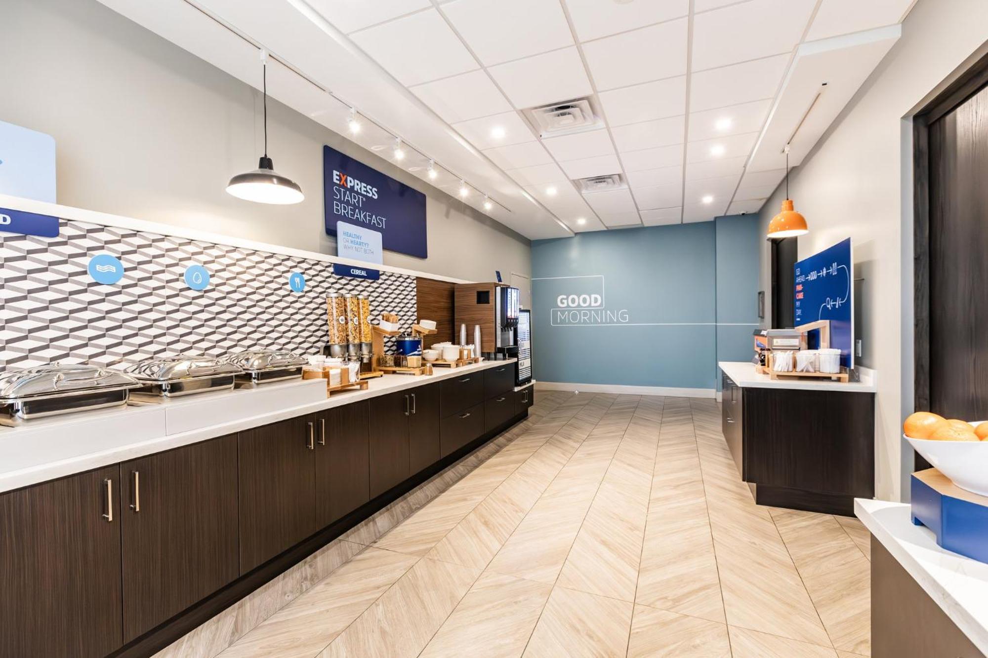 Holiday Inn Express & Suites - Toronto Airport South By Ihg Eksteriør billede