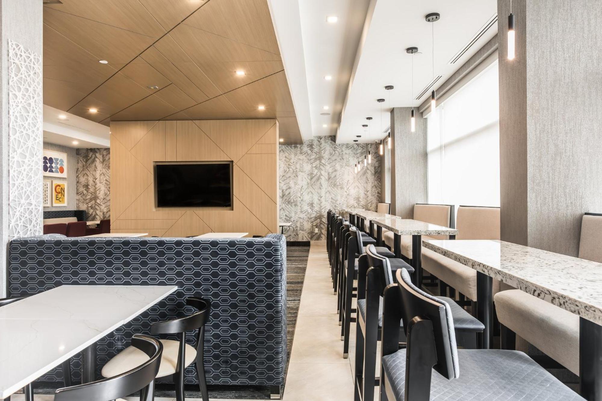 Holiday Inn Express & Suites - Toronto Airport South By Ihg Eksteriør billede