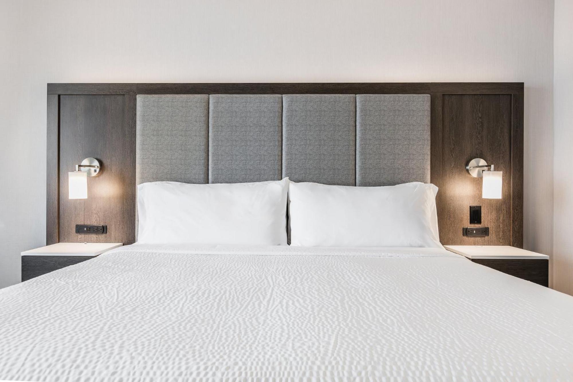 Holiday Inn Express & Suites - Toronto Airport South By Ihg Eksteriør billede